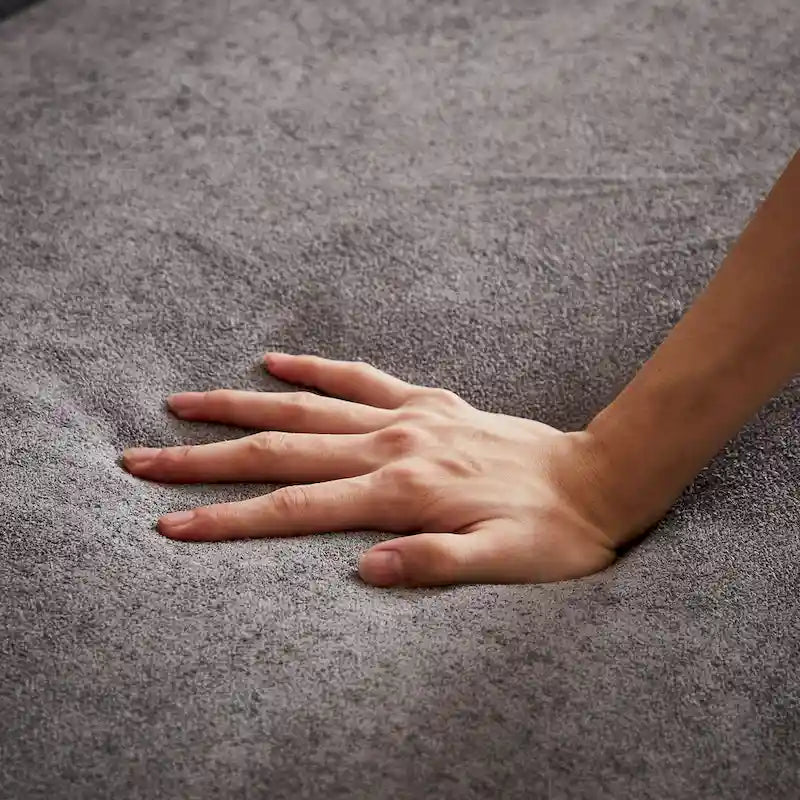 Canapé 3 places touffeté en chenille grise avec pieds en métal doré