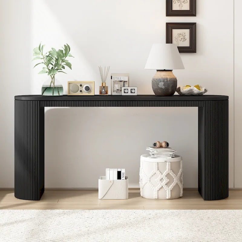 Console incurvée avec un motif à rayures verticales unique, adaptée au salon, au bureau et à l'entrée.