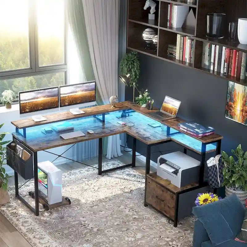 Bureau d'Angle en L pour 1 Personne, avec Prise de Courant, Ports USB, Bande LED et Rangement (Noir / Marron Rustique / Chêne Gris / Blanc)