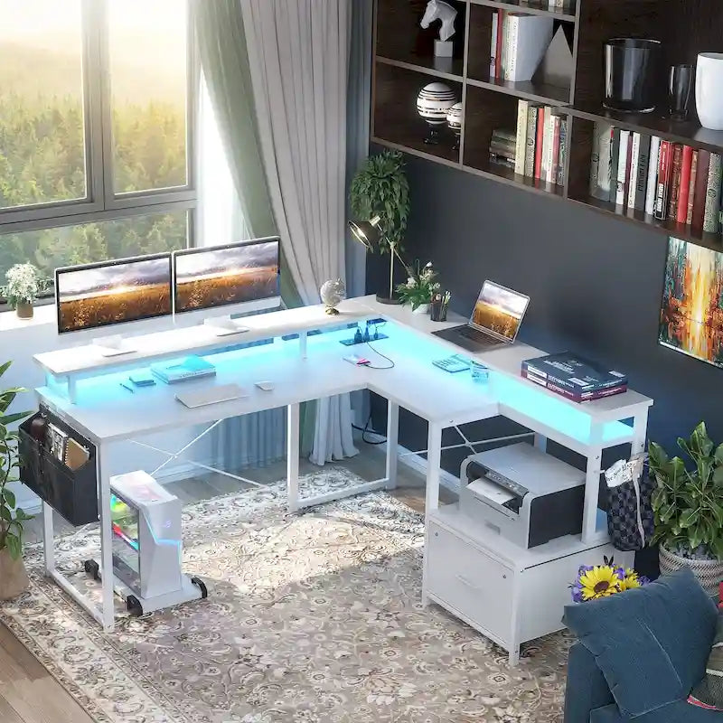 Bureau d'Angle en L pour 1 Personne, avec Prise de Courant, Ports USB, Bande LED et Rangement (Noir / Marron Rustique / Chêne Gris / Blanc)
