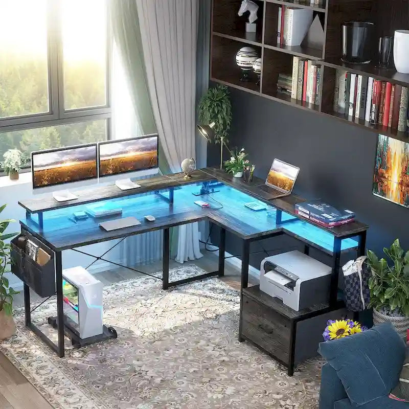 Bureau d'Angle en L pour 1 Personne, avec Prise de Courant, Ports USB, Bande LED et Rangement (Noir / Marron Rustique / Chêne Gris / Blanc)